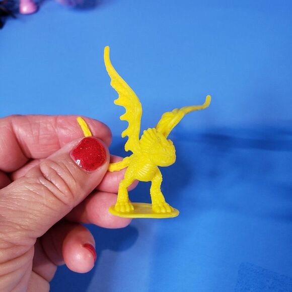 Neon Cake Toppers How to Train Your Dragon Lot of 4 Mini Figures Toys - Picture 2 of 9